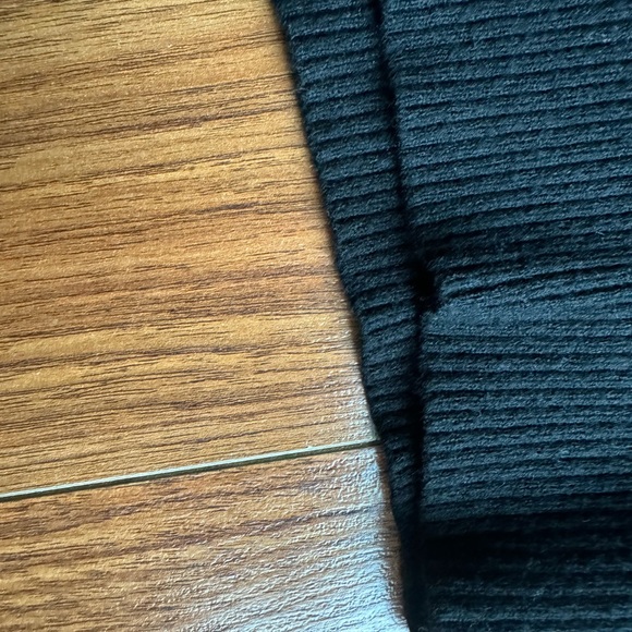 Large Black EVEREVE sweater - Picture 8 of 8